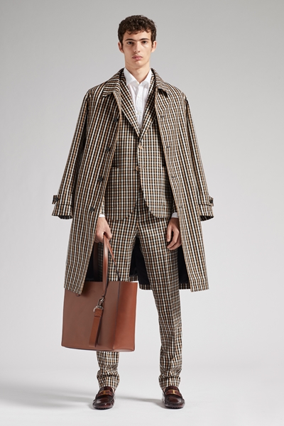 مجموعة Tod’s الرجالية لربيع وصيف 2020... تصاميم خفيفة بجودة عالية
